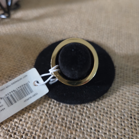 NWT Tory Burch Goldtone and Cream Logo Size 7 Ring - Picture 3 of 6